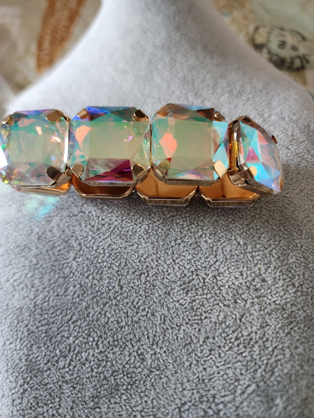 Iridescent Aurora Borealis, AB, Crystal Gold-Tone Faceted Stretch  Bracelet NWOT